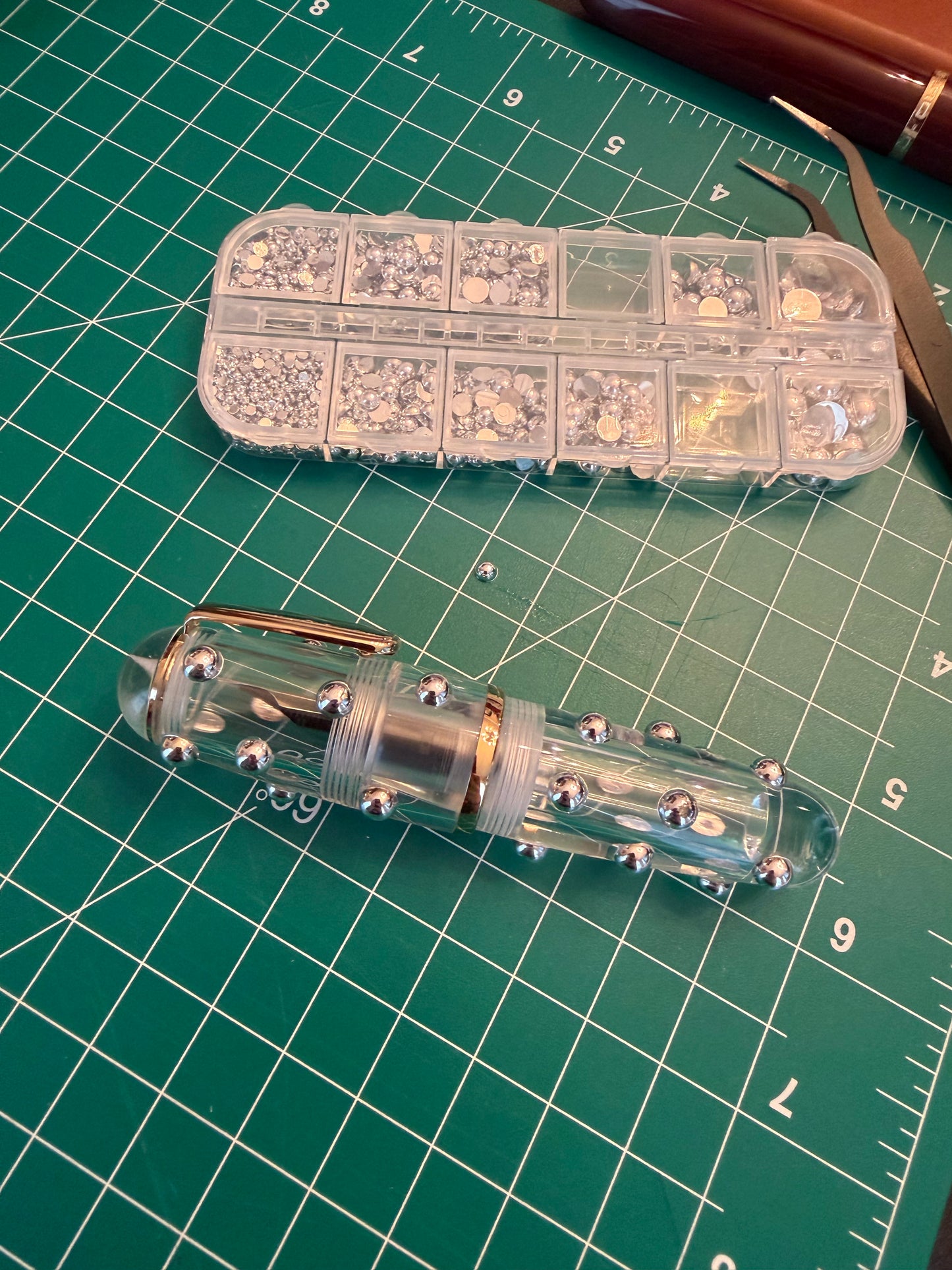 Short Studded Clear Fountain Pen