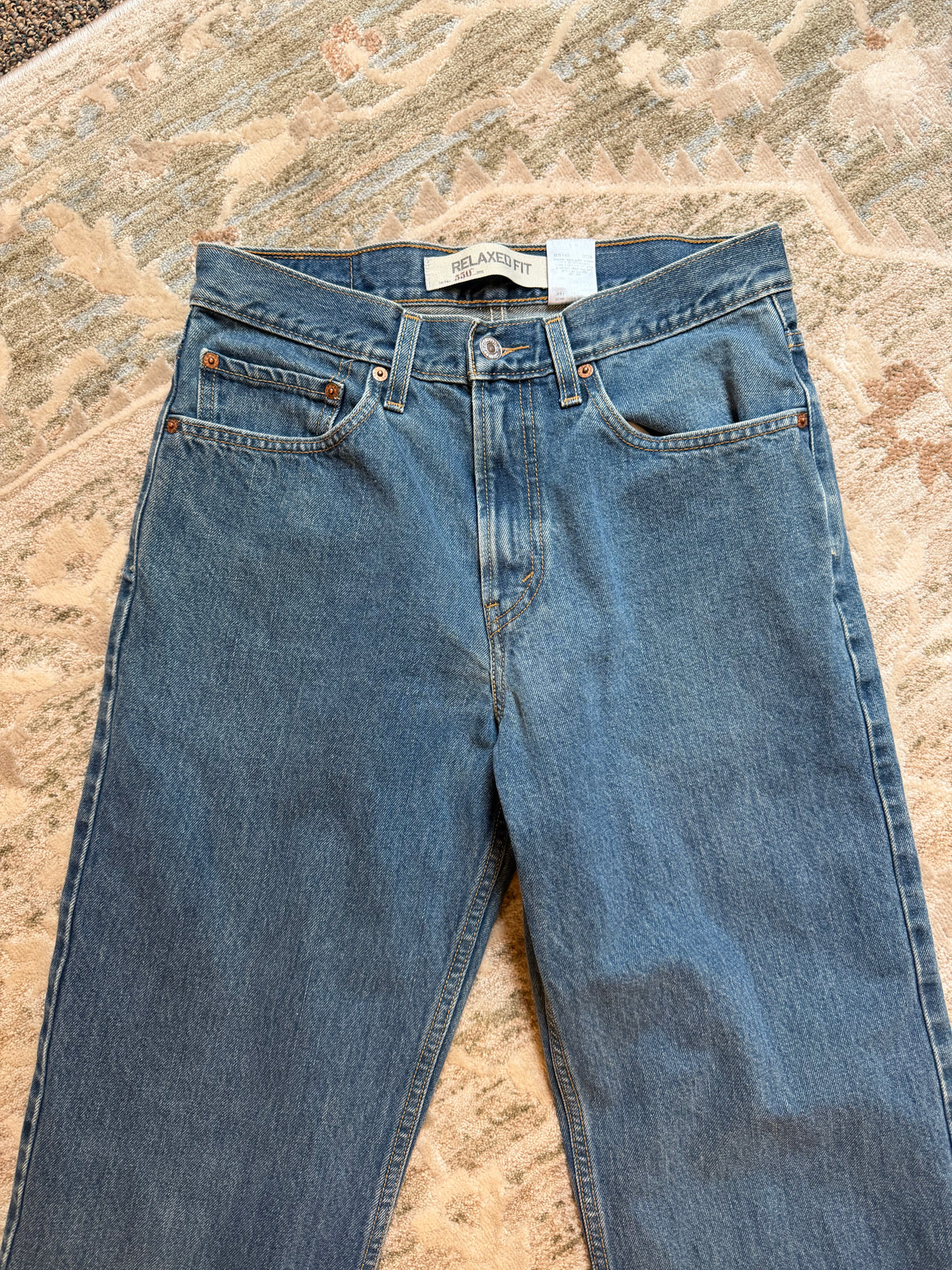 Levi Relaxed Fit Jeans