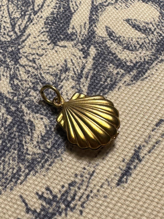 Vintage Seashell Charm Puffy Brass
Scallop Shell Necklace Pendant