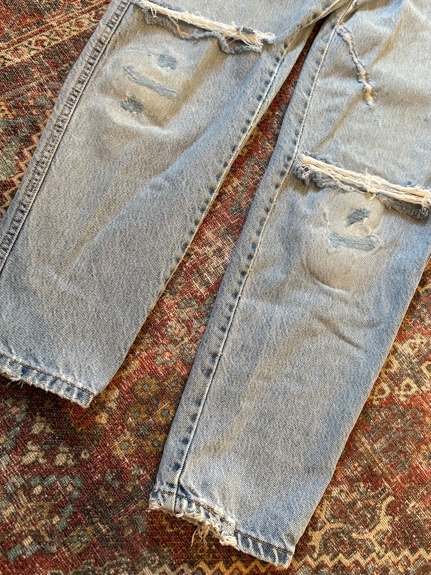 Vintage Distressed Light Wash Vena Jeans