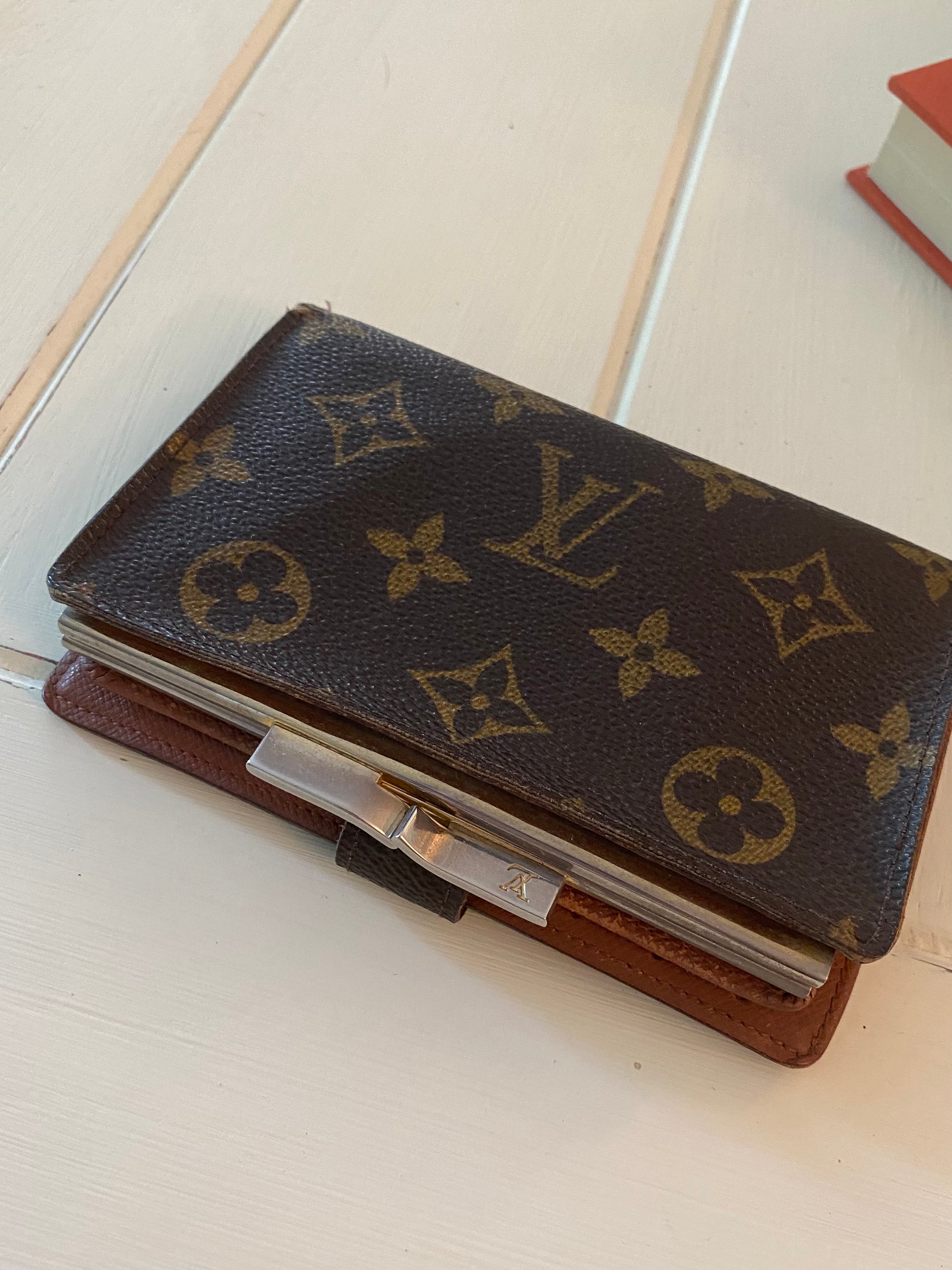 How To Tell If Your Louis Vuitton Wallet Is Real