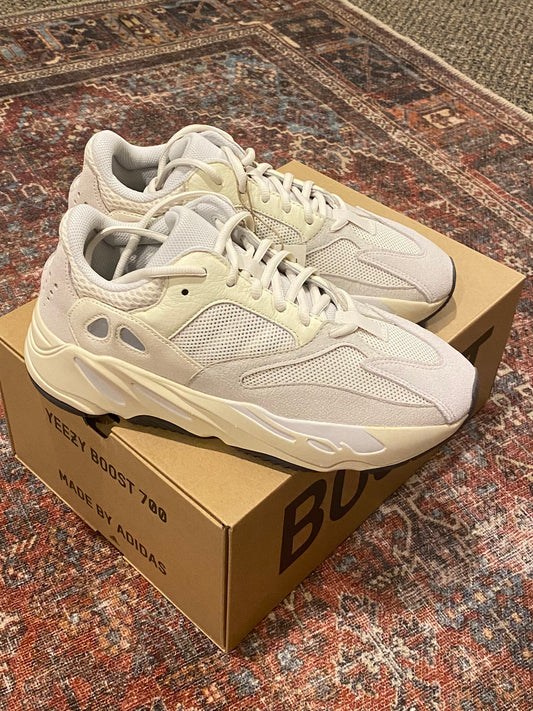 Yeezy 700 Analog